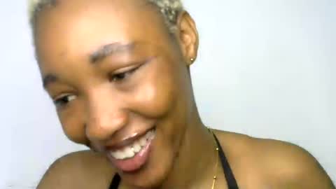 Snapshot of sweet_pussy04 chatting on July 20, 8:39 am sweet girl online show from July 20, 8:39 am