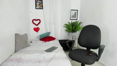 sweet_rose72 online show from May 16, 12:40 am