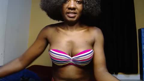 ellanah Tracie online show from January 9, 12:35 am