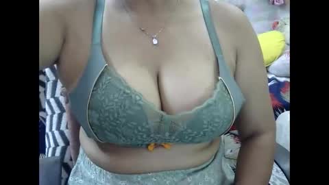 Snapshot of sweet_shivani chatting on May 21, 7:04 am sweet_shivani online show from May 21, 7:04 am