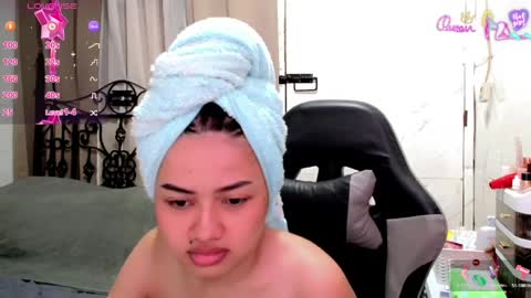Snapshot of sweet_sirenxx chatting on May 13, 8:12 am Leah online show from May 13, 8:12 am