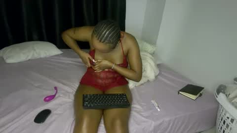 Snapshot of sweet_spoon chatting on February 3, 6:35 pm Nina online show from February 3, 6:35 pm