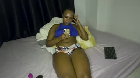 Snapshot of sweet_spoon chatting on February 24, 7:12 pm Nina online show from February 24, 7:12 pm