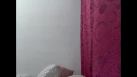 Snapshot of sweet_starxx chatting on March 2, 11:20 pm Yeileen online show from March 2, 11:20 pm