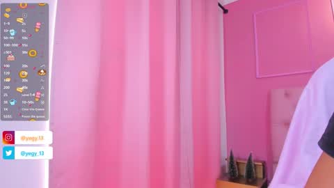 Snapshot of sweet_starxx chatting on December 4, 5:54 pm Yeileen online show from December 4, 5:54 pm