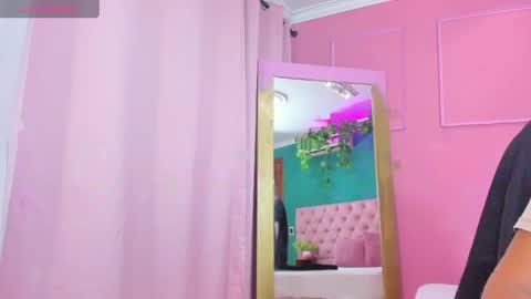 Yeileen online show from April 1, 12:44 am