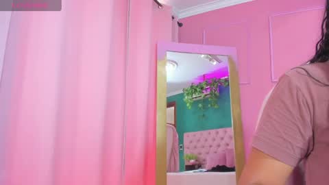 Yeileen online show from April 4, 7:11 pm