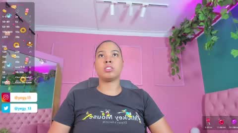 Snapshot of sweet_starxx chatting on April 25, 8:17 pm Yeileen online show from April 25, 8:17 pm