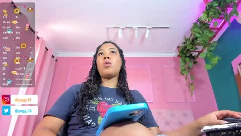 Snapshot of sweet_starxx chatting on June 1, 6:42 pm Yeileen online show from June 1, 6:42 pm