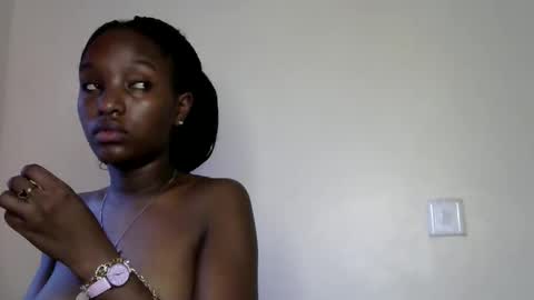 Snapshot of sweet_strawberina chatting on May 8, 9:25 am sweet_strawberina online show from May 8, 9:25 am
