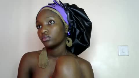 Snapshot of sweet_strawberina chatting on May 19, 6:20 am sweet_strawberina online show from May 19, 6:20 am
