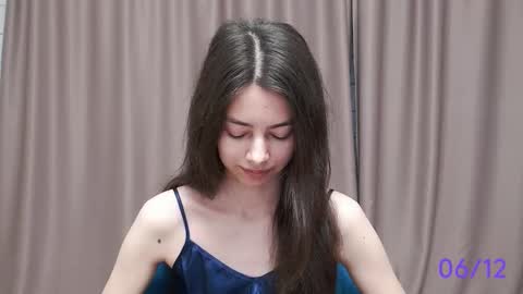 Snapshot of sweet_sweet_angel chatting on December 6, 11:00 am Angel online show from December 6, 11:00 am
