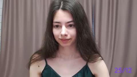 Snapshot of sweet_sweet_angel chatting on December 25, 9:45 am Angel online show from December 25, 9:45 am