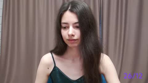 Snapshot of sweet_sweet_angel chatting on December 26, 8:39 am Angel online show from December 26, 8:39 am
