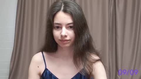 Snapshot of sweet_sweet_angel chatting on September 9, 4:01 am Angel online show from September 9, 4:01 am