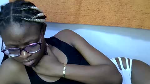 sweet_zarah online show from February 19, 2:40 am