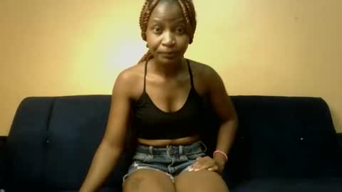 Snapshot of sweet_zella chatting on May 13, 12:52 am zellate online show from May 13, 12:52 am