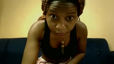 Snapshot of sweet_zella chatting on May 20, 4:18 am zellate online show from May 20, 4:18 am