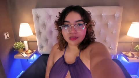 Snapshot of sweetalicexxx chatting on April 18, 7:01 am sweetalicexxx online show from April 18, 7:01 am
