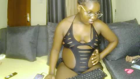 Snapshot of sweetandria_ chatting on February 9, 4:44 pm sweetandria_ online show from February 9, 4:44 pm