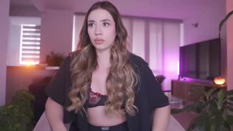 Snapshot of sweetann08 chatting on November 14, 8:40 pm Camila online show from November 14, 8:40 pm