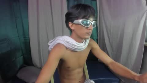 Snapshot of sweetasianrobertxxx chatting on February 18, 6:26 pm Robert online show from February 18, 6:26 pm