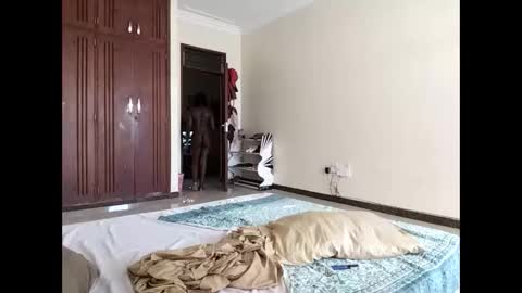 Snapshot of sweetbee018 chatting on October 18, 9:21 am Lunargirl online show from October 18, 9:21 am