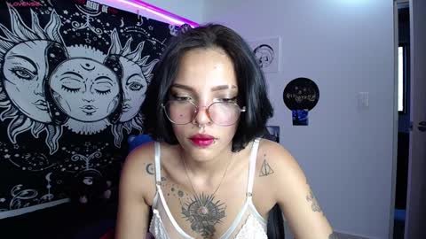 Snapshot of sweetbitter_ chatting on January 21, 10:19 pm sweetbitter_ online show from January 21, 10:19 pm