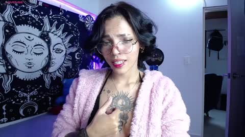 Snapshot of sweetbitter_ chatting on February 2, 7:57 pm sweetbitter_ online show from February 2, 7:57 pm