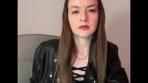 SweetBlueBirds online show from April 14, 7:20 pm