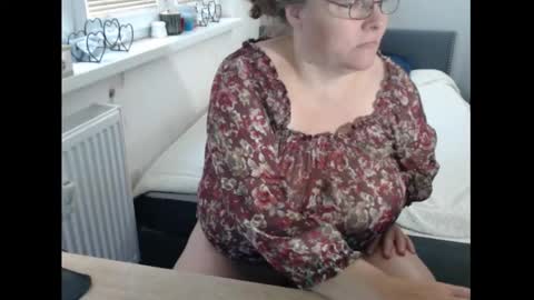 Sweetboobs85h online show from October 4, 10:02 am