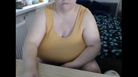 Sweetboobs85h online show from April 14, 6:52 am