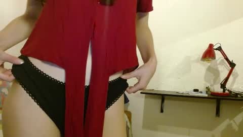 Snapshot of sweetcalm_ chatting on June 23, 9:57 pm sweetcalm_ online show from June 23, 9:57 pm