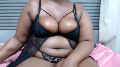 Snapshot of sweetcandypussy25 chatting on February 9, 1:20 am queen online show from February 9, 1:20 am