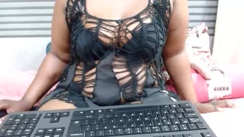 Snapshot of sweetcandypussy25 chatting on February 15, 12:07 am queen online show from February 15, 12:07 am