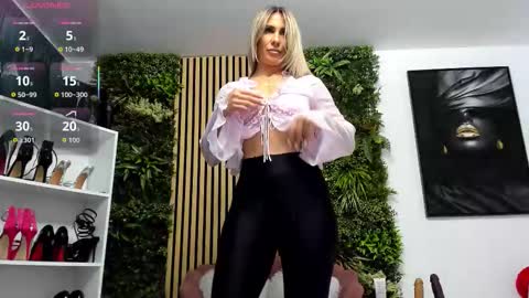 Snapshot of sweetcherry30_ chatting on October 24, 2:24 pm Cherry online show from October 24, 2:24 pm