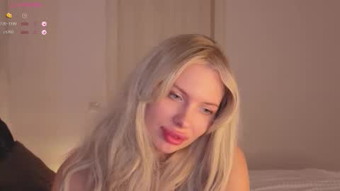 Snapshot of sweetcherryblonde chatting on October 22, 8:36 am Barbie online show from October 22, 8:36 am