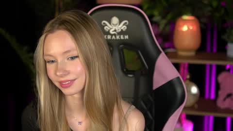 Snapshot of sweetdaisy_me chatting on February 14, 9:39 am Lina online show from February 14, 9:39 am