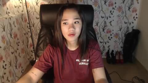 Snapshot of sweetdannica chatting on December 19, 7:40 am Danni online show from December 19, 7:40 am