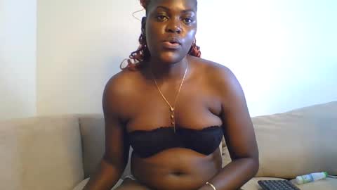 Snapshot of sweetdarkskin chatting on June 7, 12:53 pm CLARIS online show from June 7, 12:53 pm