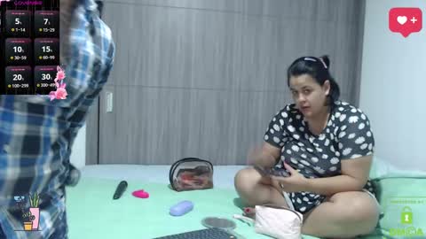 Snapshot of sweetdesires_ chatting on February 13, 11:15 pm online show from February 13, 11:15 pm