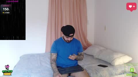 Snapshot of sweetdesires_ chatting on June 9, 3:23 pm online show from June 9, 3:23 pm