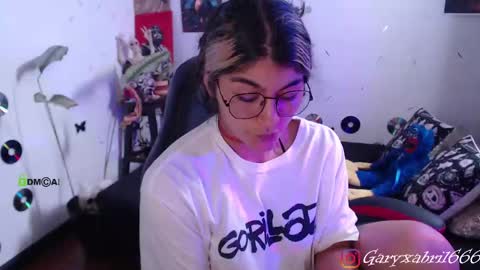 Snapshot of sweetdevil631 chatting on December 10, 7:11 pm Abril online show from December 10, 7:11 pm