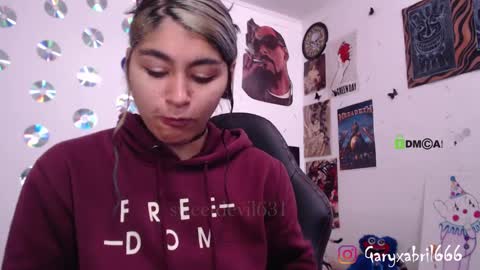 Snapshot of sweetdevil631 chatting on February 19, 2:55 pm Abril online show from February 19, 2:55 pm