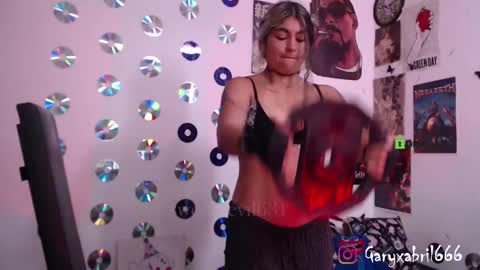 Snapshot of sweetdevil631 chatting on March 11, 4:29 pm Abril online show from March 11, 4:29 pm