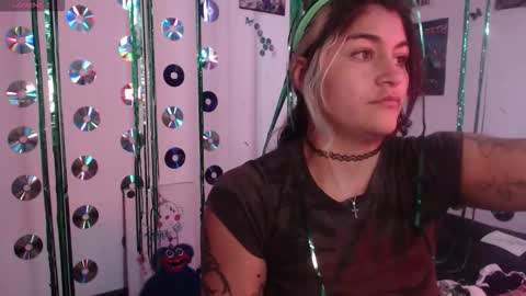 Snapshot of sweetdevil631 chatting on September 29, 4:12 pm Abril online show from September 29, 4:12 pm