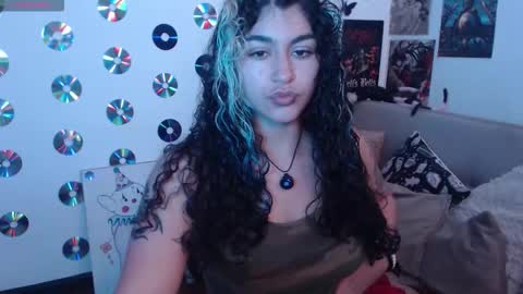 Snapshot of sweetdevil631 chatting on October 20, 3:34 pm Abril online show from October 20, 3:34 pm