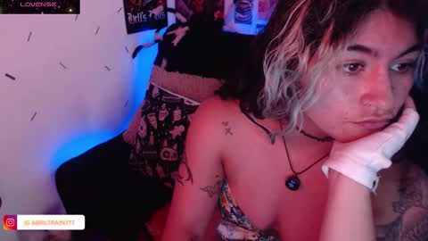 Snapshot of sweetdevil631 chatting on October 28, 5:37 pm Abril online show from October 28, 5:37 pm