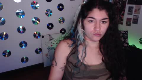 Snapshot of sweetdevil631 chatting on November 14, 3:22 pm Abril online show from November 14, 3:22 pm