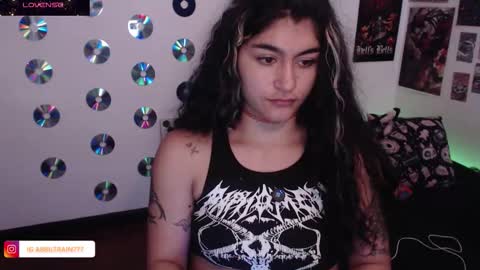 Snapshot of sweetdevil631 chatting on November 18, 3:27 pm Abril online show from November 18, 3:27 pm
